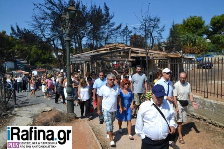Φωτιά στο Μάτι: 40 μέρες μετά – Συγκίνηση στο μνημόσυνο για τα θύματα της εθνικής τραγωδίας (εικόνες, βίντεο)